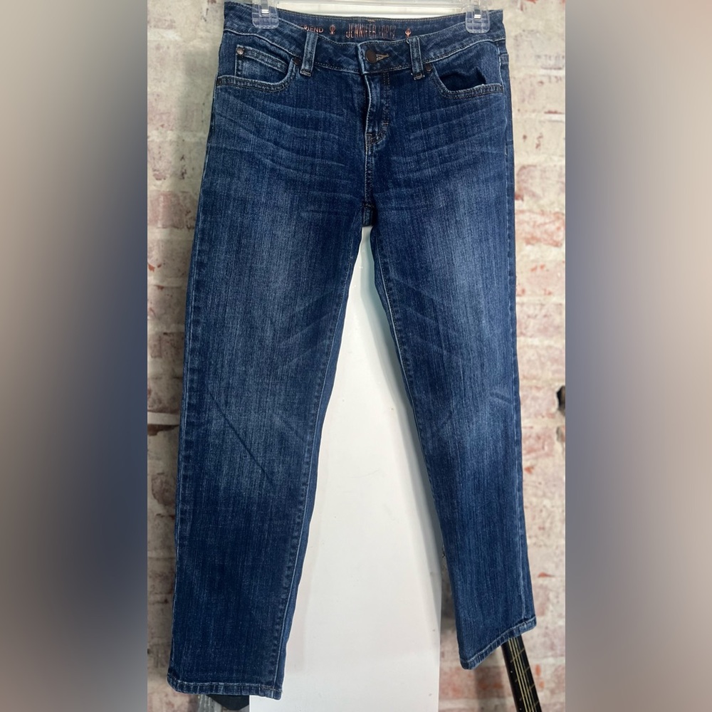 Cute Jennifer Lopez cropped jeans.